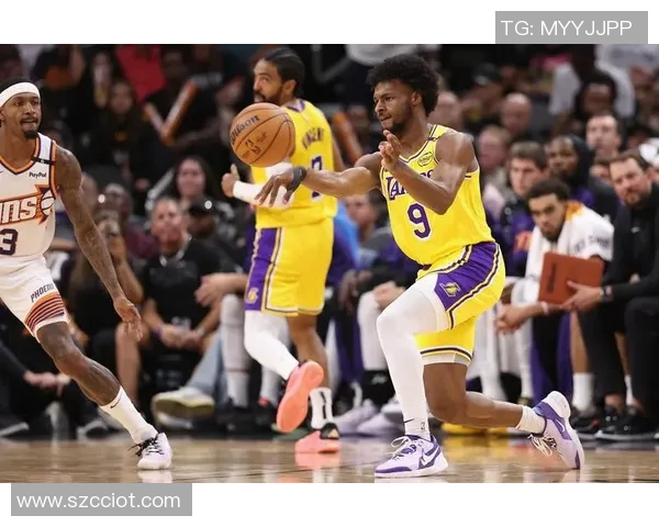 篮球明星转身的魅力与技巧揭秘如何在赛场上瞬间逆转局势